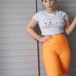 XO Bunny – Smoking and pee desperation pissing in New leggings.