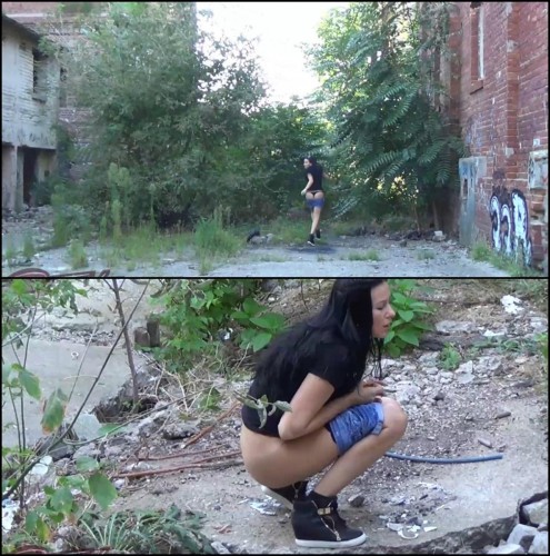 Outdoor desperation and thrilling pee in ruins
