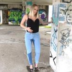 Lara-CumKitten – Sexy piss in light blue bubble butt jeans and heels